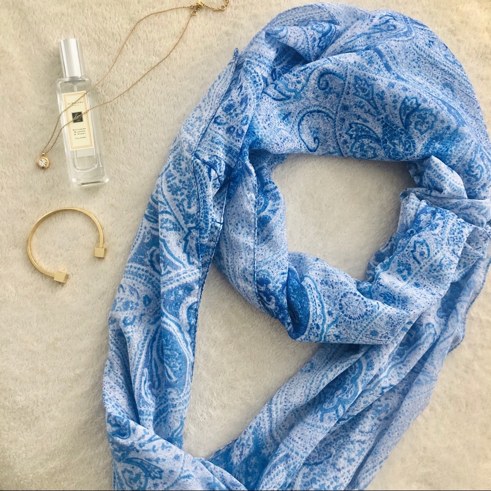 NEW✨ Printed Infinity Scarf - Picture 2 of 6